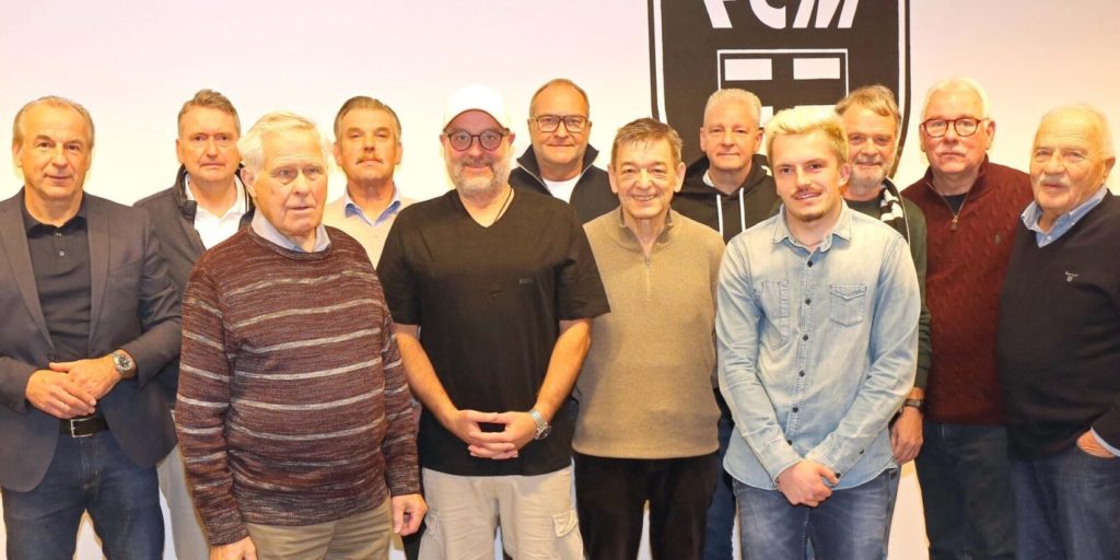 Das Führungsteam des FC Marl auf einen Blick: Frank Staffel, Karl Fromme, Karl Heinz Viehweg (Schiedsrichter-Betreuung), Karl-Heinz Heimbruch, Frank Tollkamp, Bernd Stankowiak, Werner Arndt, Jupp König, Nick Bauer, Achim Klingenberg, Claus Lanczek und Horst Klose (v.l.).