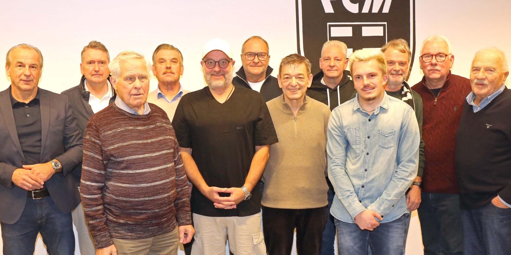 Das Führungsteam des FC Marl auf einen Blick: Frank Staffel, Karl Fromme, Karl Heinz Viehweg (Schiedsrichter-Betreuung), Karl-Heinz Heimbruch, Frank Tollkamp, Bernd Stankowiak, Werner Arndt, Jupp König, Nick Bauer, Achim Klingenberg, Claus Lanczek und Horst Klose (v.l.).